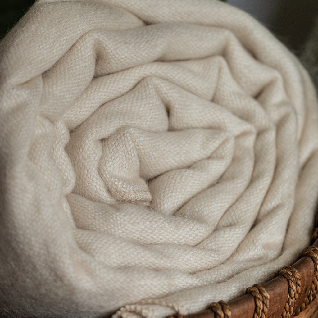 ECUATORIAL | ALPACA WOOL BLANKET | THROW SOFT & COZY | QUEEN 94X71 | WHITE MINIMAL