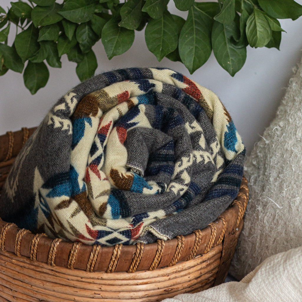 ECUADORIAN ALPACA WOOL BLANKET | XL DOUBLE DENSITY | KING 80X91 | TRIBAL GRAY