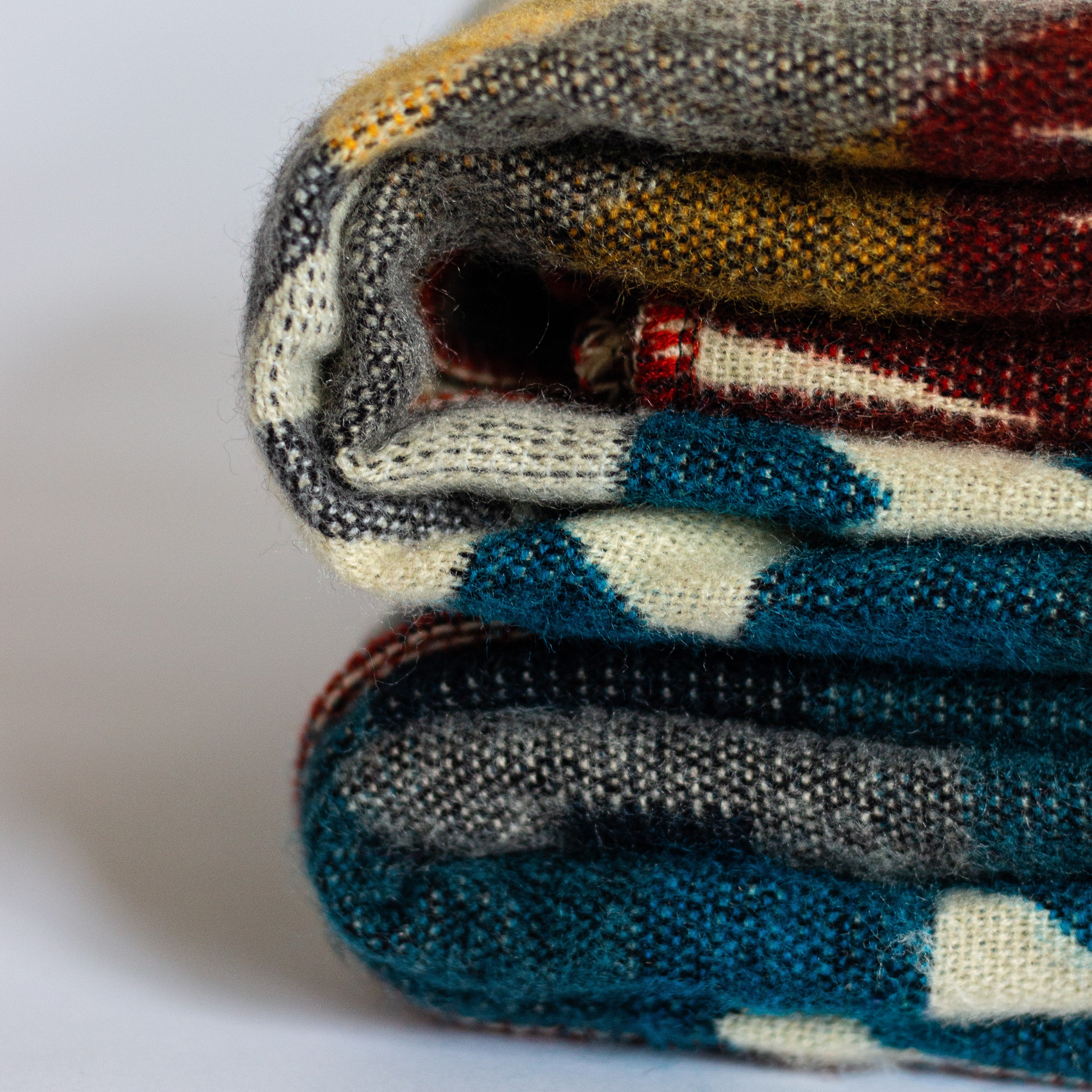 ECUADORIAN ALPACA WOOL BLANKET | XL DOUBLE DENSITY | KING 80X91 | ARROW MULTI