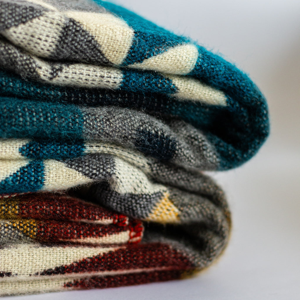 ECUADORIAN ALPACA WOOL BLANKET | XL DOUBLE DENSITY | KING 80X91 | ARROW MULTI