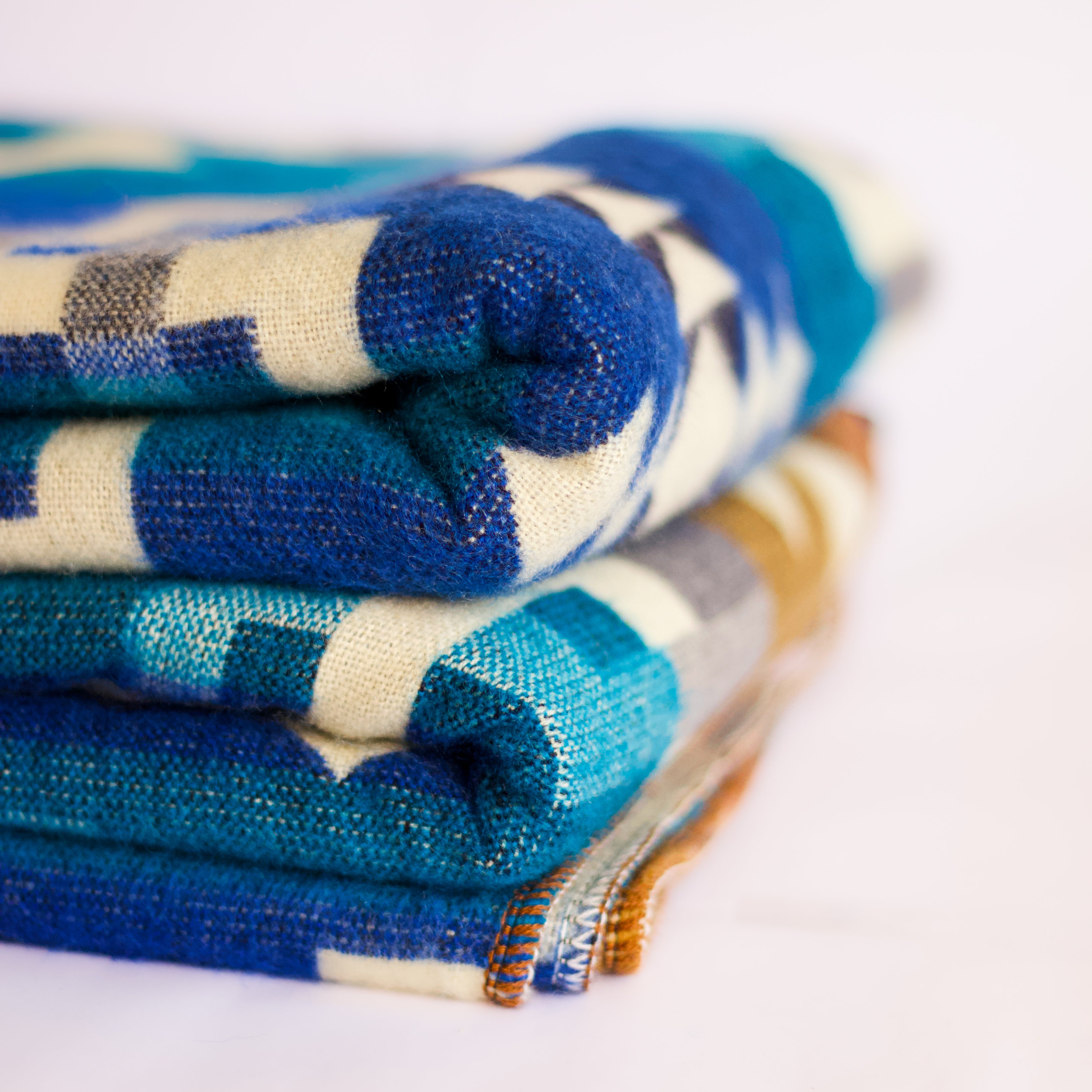 Chakana Wood — XL Reversible Alpaca Wool Blanket