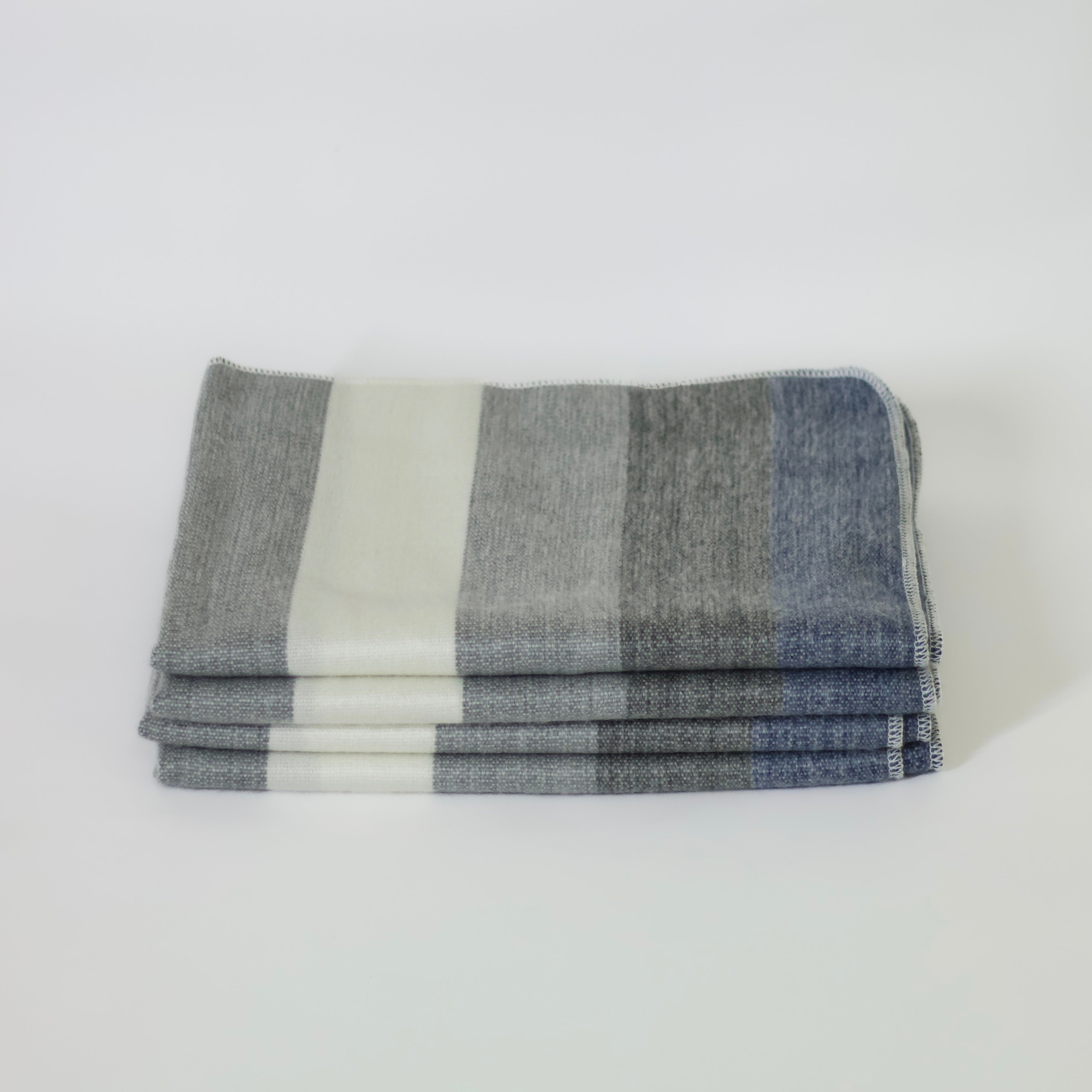 TINKU | Classic Blanket