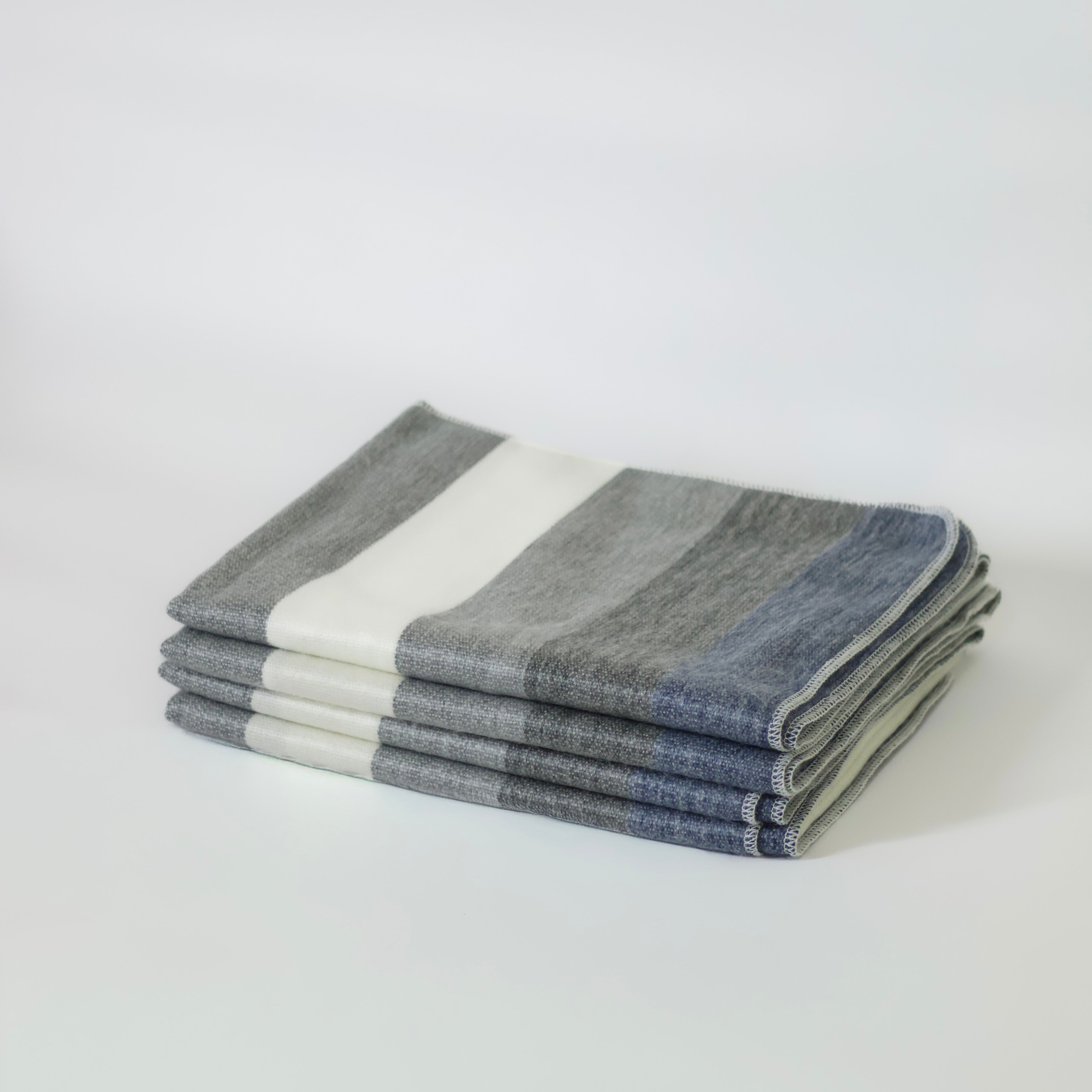 TINKU | Classic Blanket