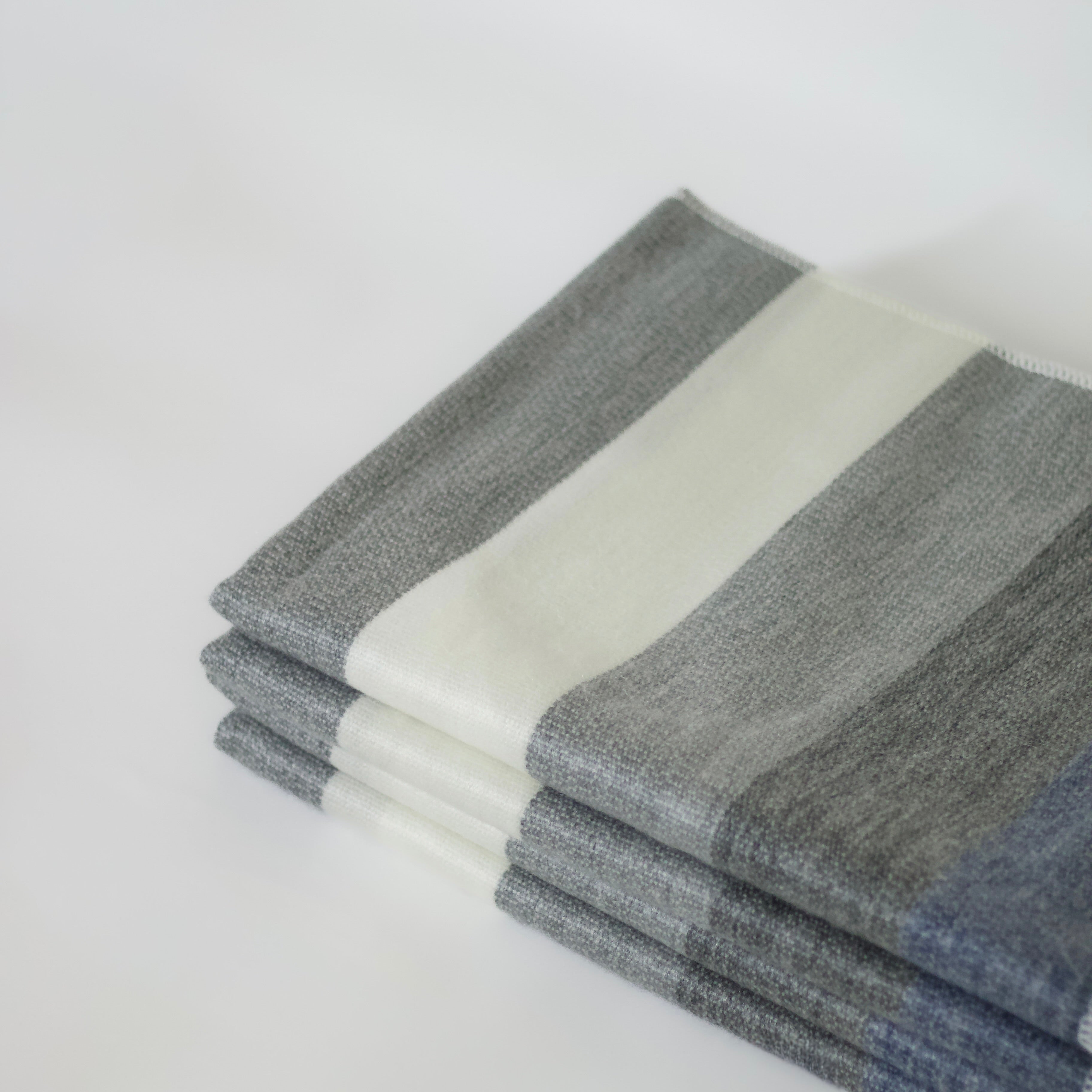 TINKU | Classic Blanket