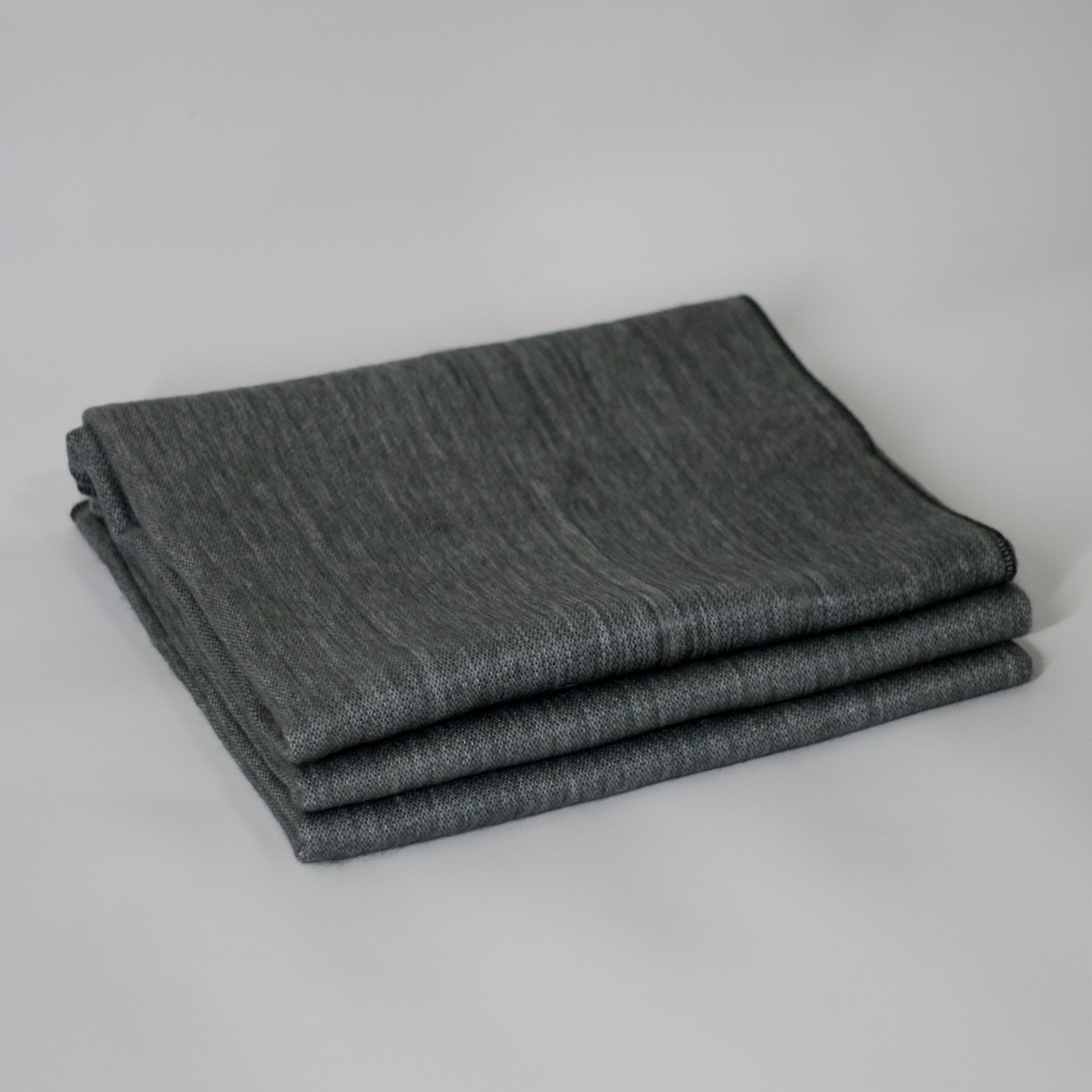 RAYMI | Classic Blanket