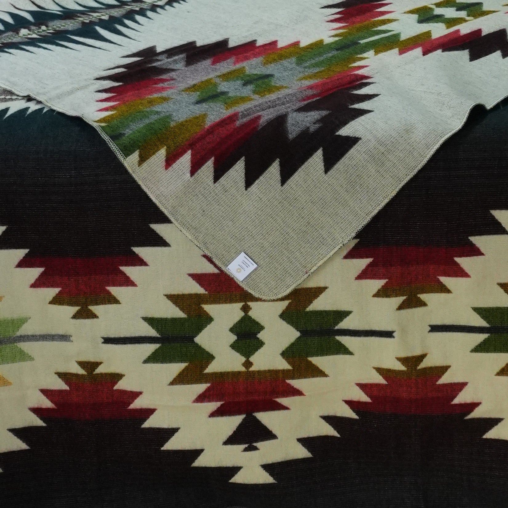 Chisi Andean — XL Reversible Alpaca Wool Blanket