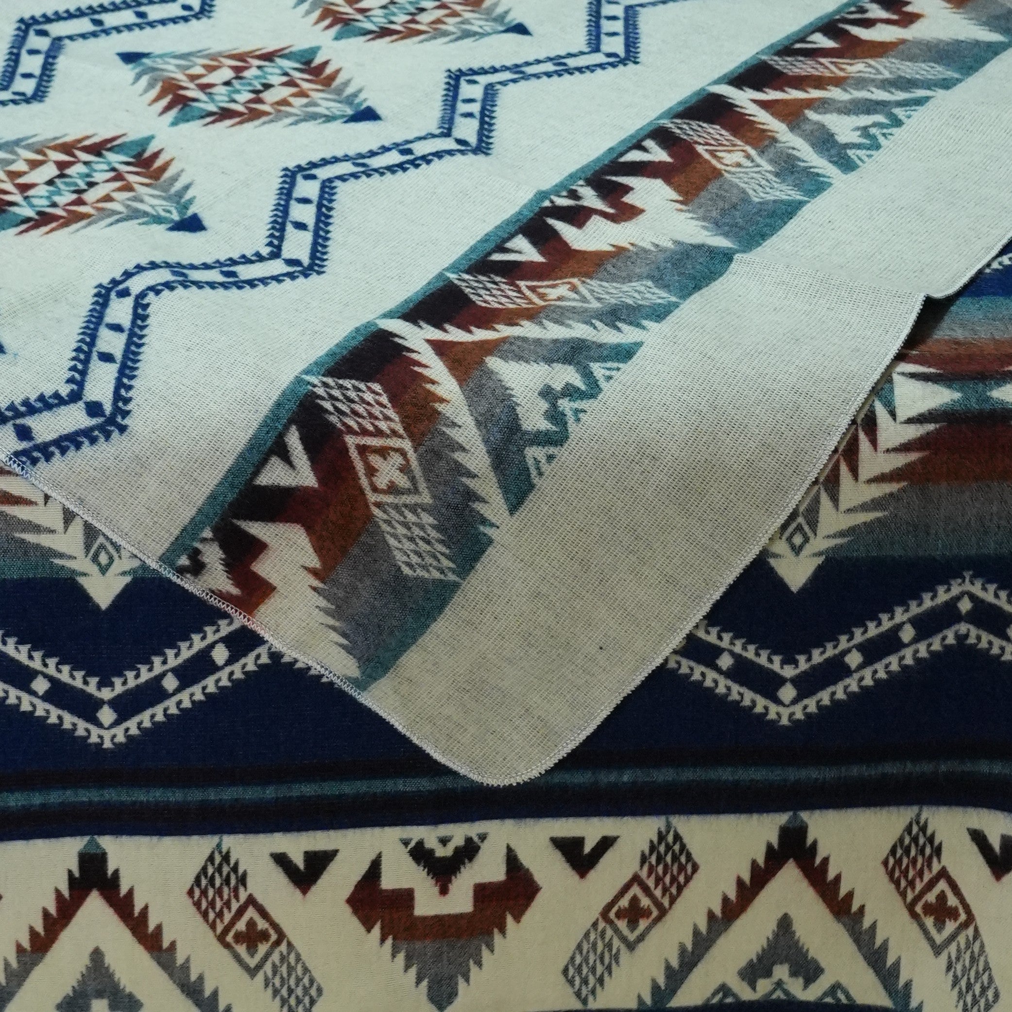 Willay Still — XL Reversible Alpaca Wool Blanket