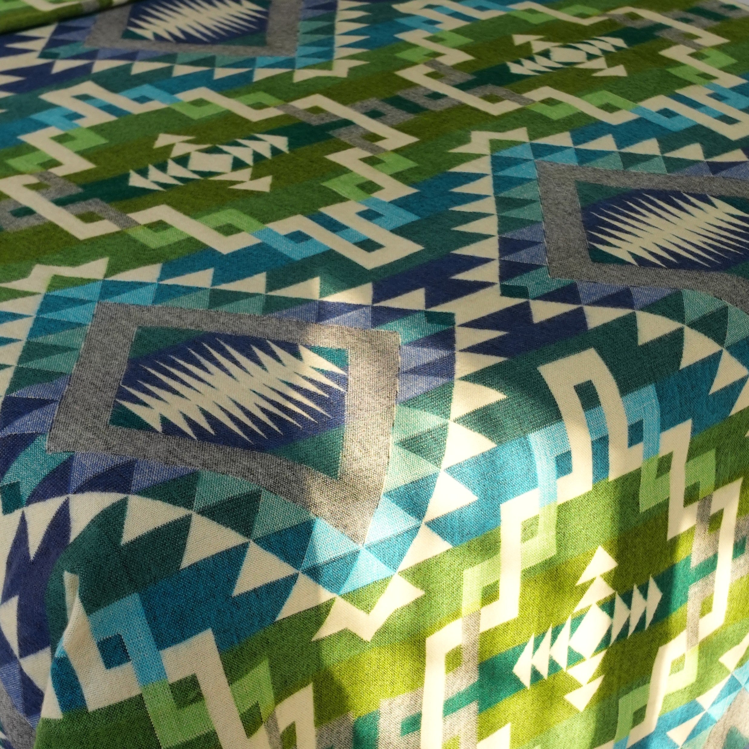 Chakana Forest — XL Reversible Alpaca Wool Blanket